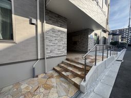 落ち着いた雰囲気の外観