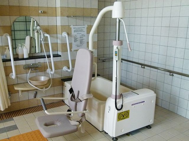 安全装備の浴室 浴室 安全設備が整っているため、介護を必要とする方も安心して利用できます。浴室内です。