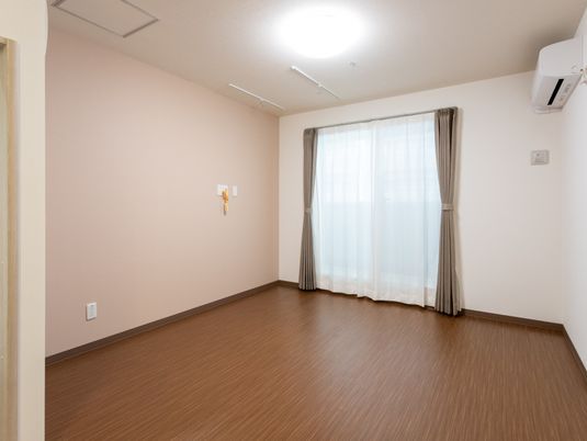 明るい床の居室