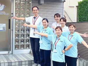 スタッフの集合写真 外観  