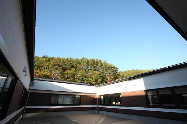開放的な空間の中庭