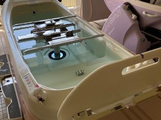 入浴用ベッドの浴槽  