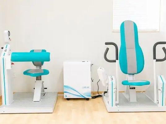 機能訓練機器のある室内  