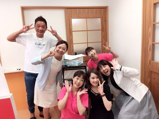 笑顔のスタッフ集合  