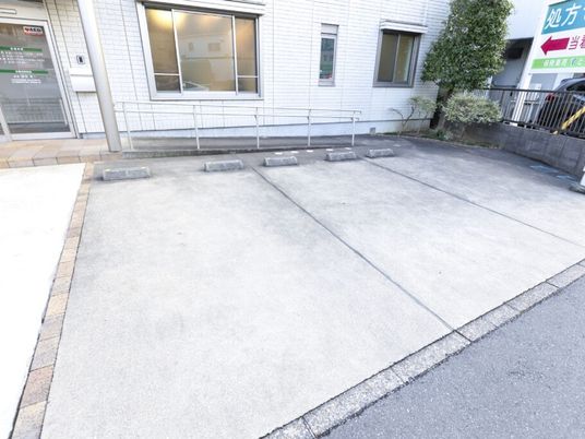 車寄せのある外観  