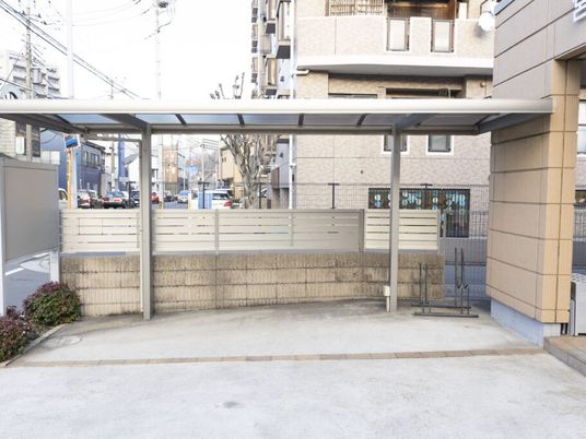屋根付き駐車場  