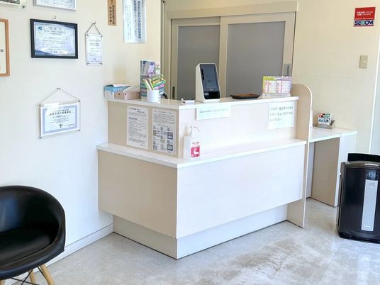 受付カウンターのあるロビー  