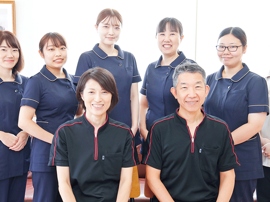 介護スタッフ集合スタッフイメージ  