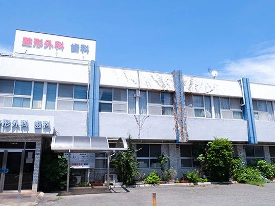 歯科のある外観  