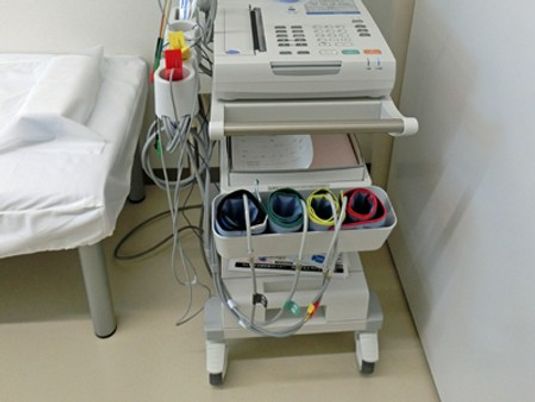 機器のある病室  