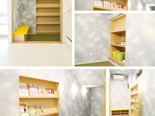 絵本棚のある小部屋  