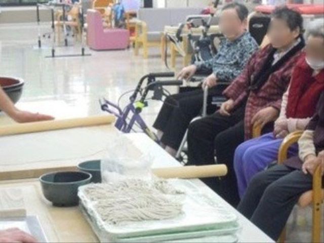 笑顔集う機能訓練室 機能訓練室 心温まる機能訓練室で、高齢者の健康サポートを一緒に行いませんか。