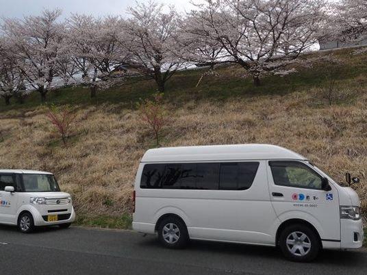外観の送迎車  
