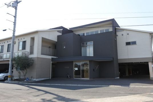 モダンな建物の外観