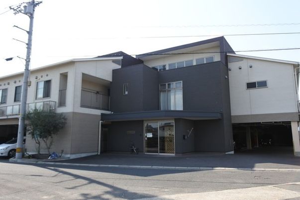 モダンな建物の外観