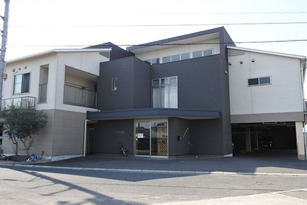 モダンな建物の外観