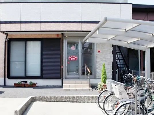 自転車置き場のある玄関  