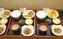 豊かな料理の食堂