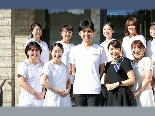 スタッフの集合、外観  