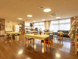 明るく広々とした空間ラウンジ