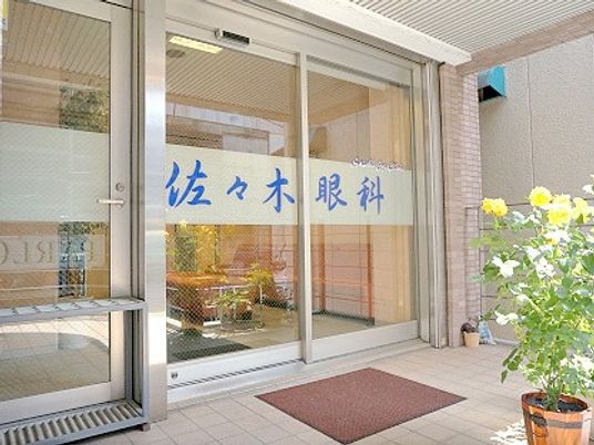 明るい玄関の出入口  