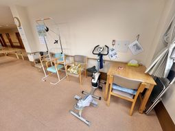 訓練用具の並ぶ室内