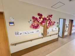飾りが施された廊下