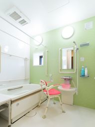 清潔感ある明るい浴室