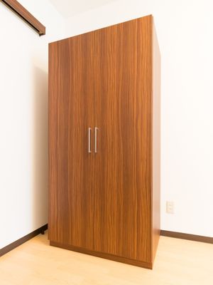 茶色いクローゼットのドア