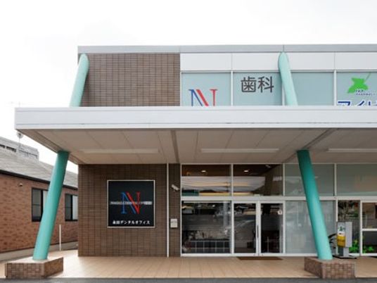 歯科のある建物外観  