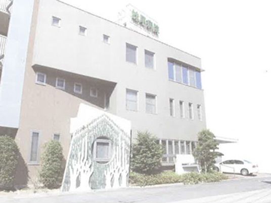 明るい建物の外観  