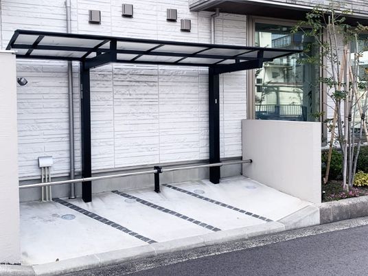 車椅子用駐車スペース外観  
