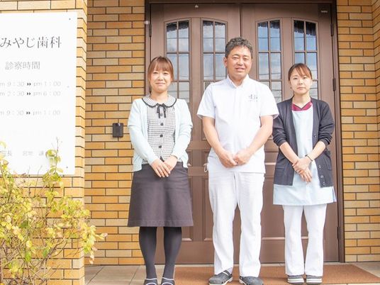 スタッフの玄関前  