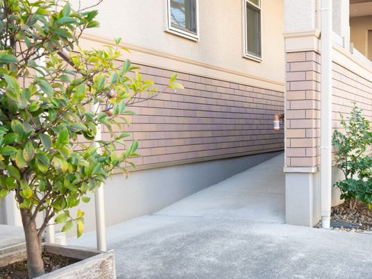 建物脇の通路  