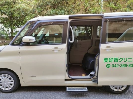 送迎車の車内  