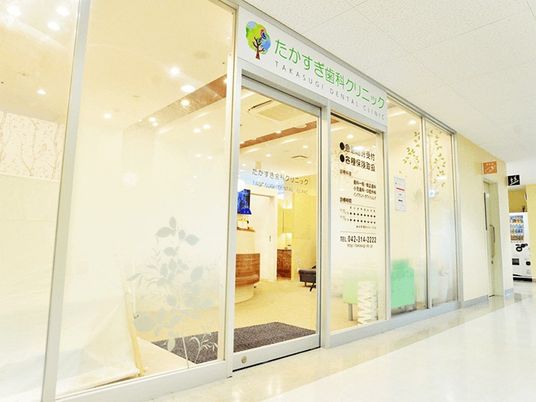 明るい廊下の入口  