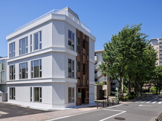 住宅街の建物外観  