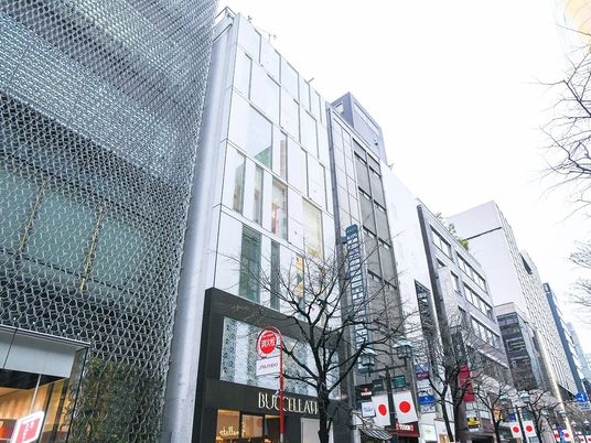 街並みに面した外観  