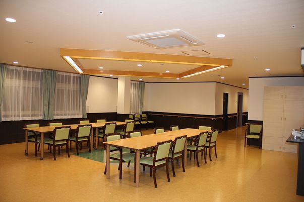 温かい雰囲気の食堂