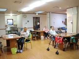 利用者がくつろぐ共有スペース