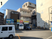建物外観と駐車場  