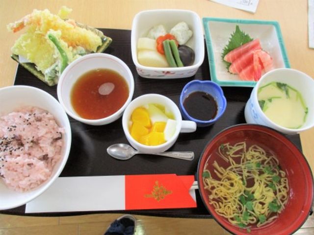 和食風の彩り豊かな食事