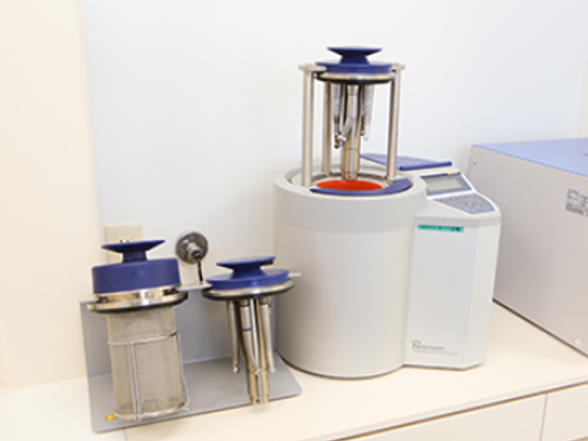 機能訓練器具のある室内  