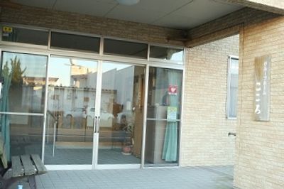 広い出入口のエントランス