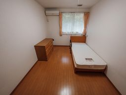 落ち着いた雰囲気の居室