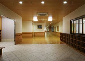 広い廊下と玄関