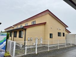 広々とした施設の外観