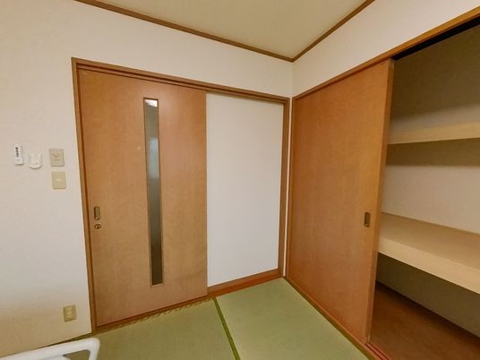 落ち着いた和室
