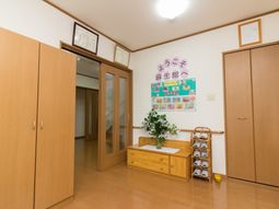 エントランスの清潔な廊下