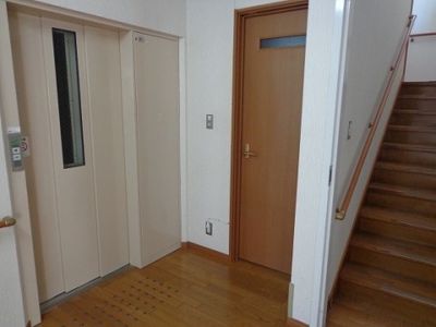 玄関と階段の空間